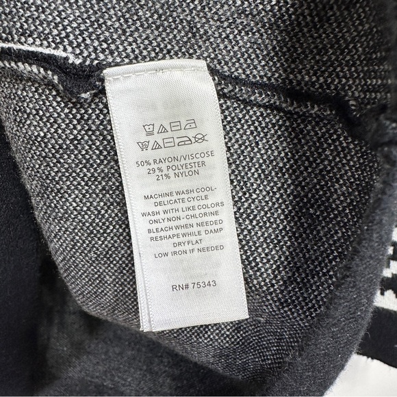 Tahari | Black & White Star Knit Sweater Mock Neck Boho Fair Isle Style Size 1X - Picture 6 of 8